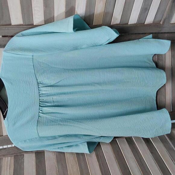 Elegant Loose Fit V-Neck Button-Up Blouse | 89th & Madison | M - Picture 8 of 9